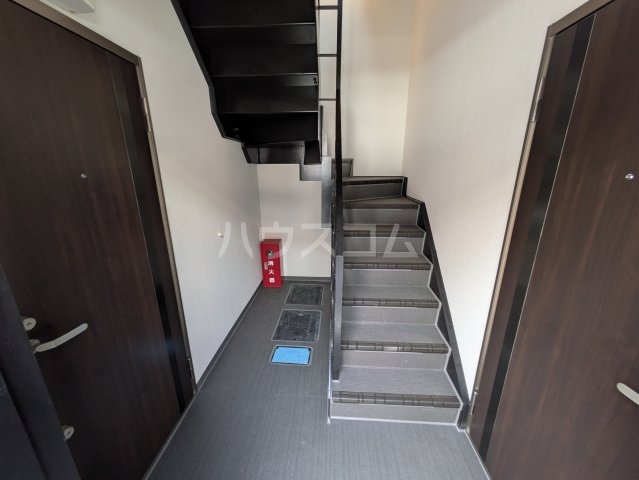 23/28 エントランス