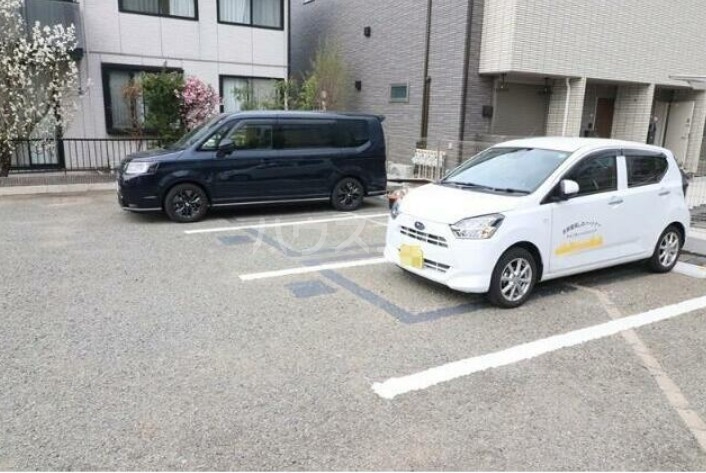 23/28 駐車場