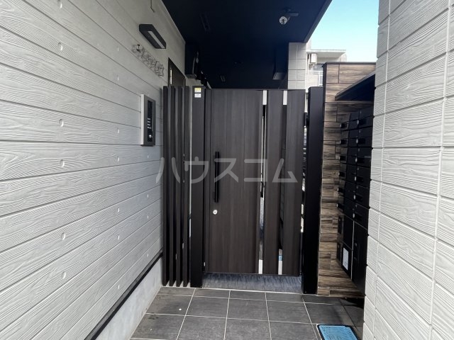 18/22 エントランス