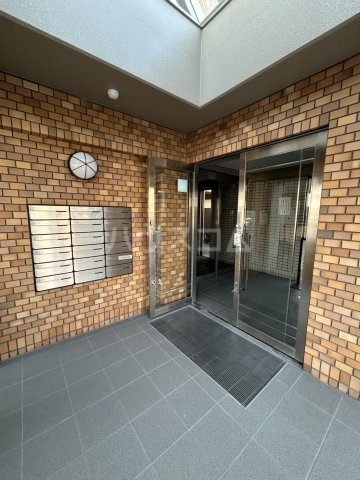 24/30 エントランス