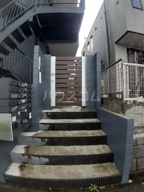 18/28 エントランス