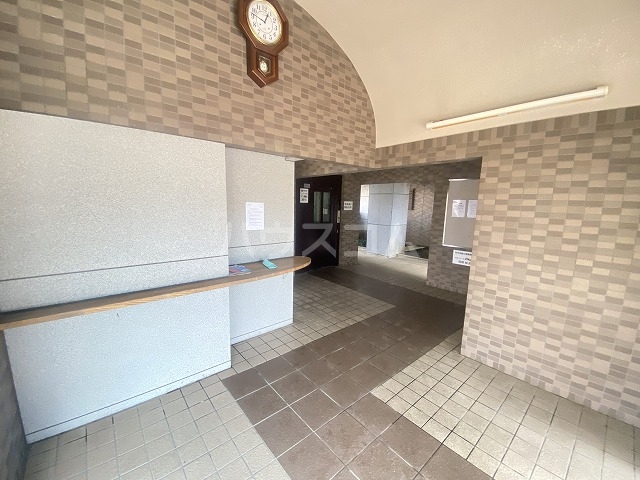 27/30 エントランス