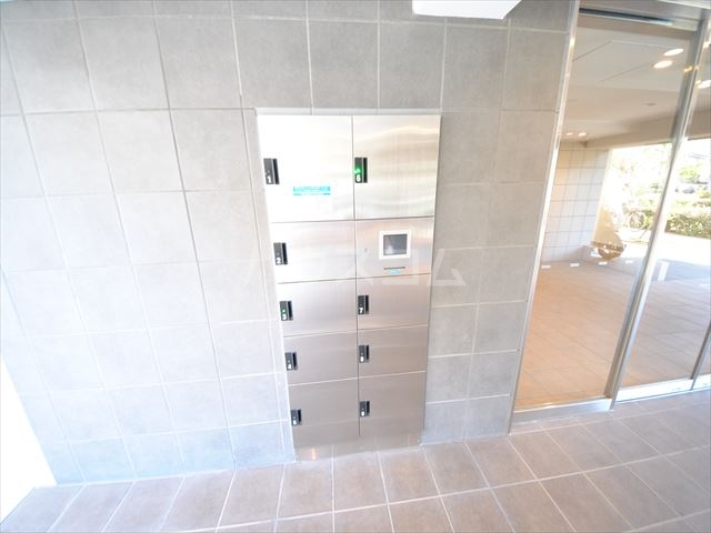 25/30 エントランス