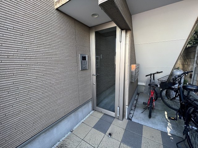 21/25 エントランス