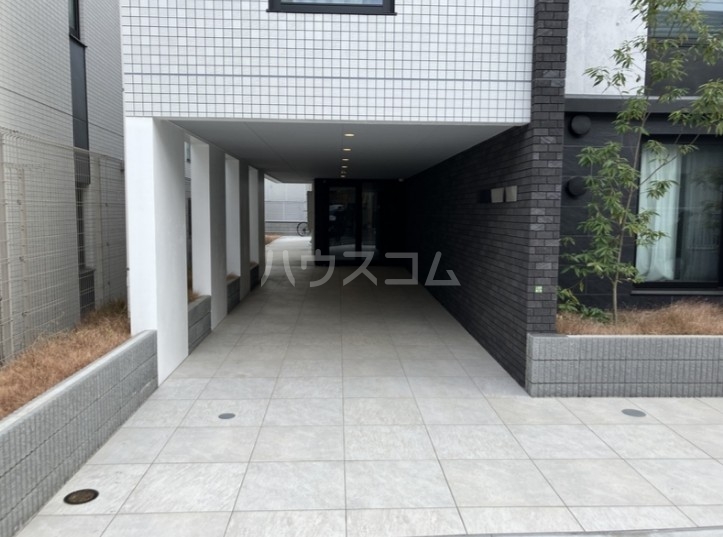 21/30 エントランス