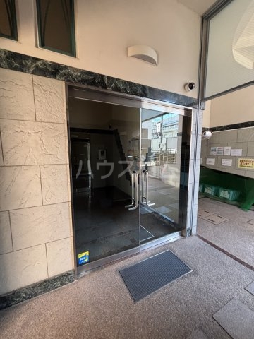 24/30 エントランス