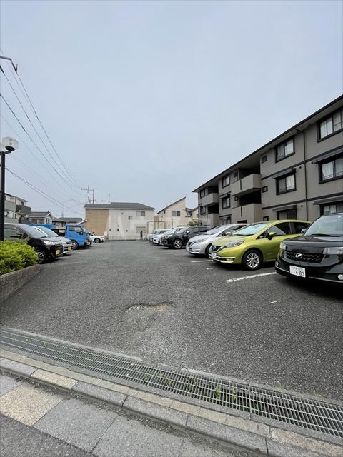 21/28 駐車場