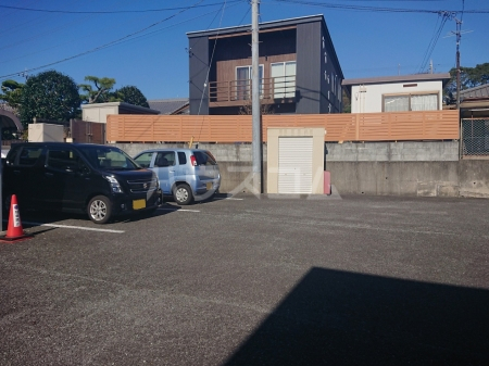 23/26 駐車場