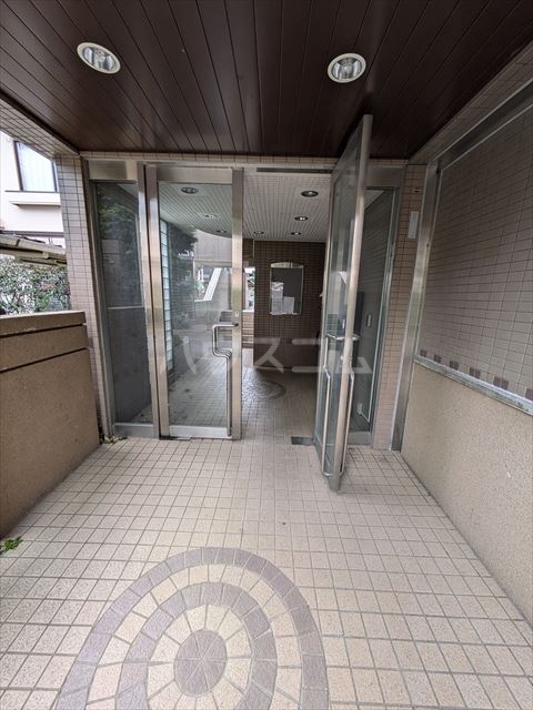 2/3 エントランス