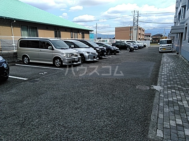 28/30 駐車場