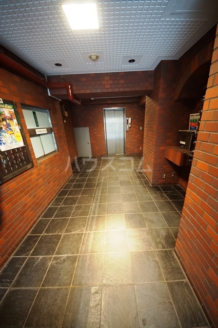 19/20 エントランス