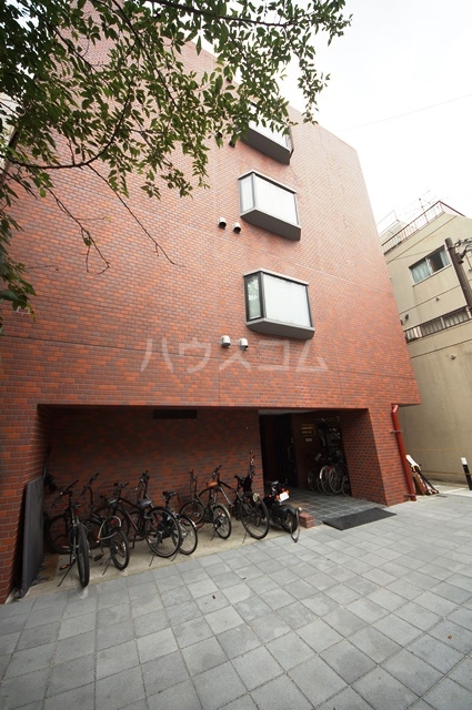 18/20 エントランス