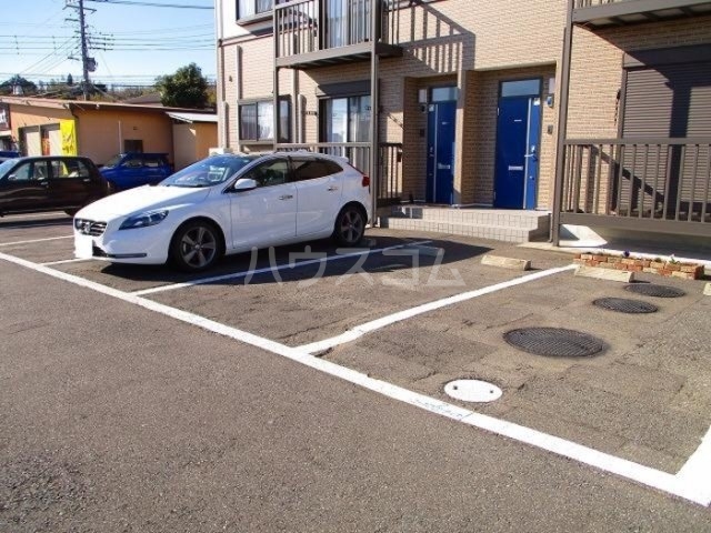 17/17 駐車場