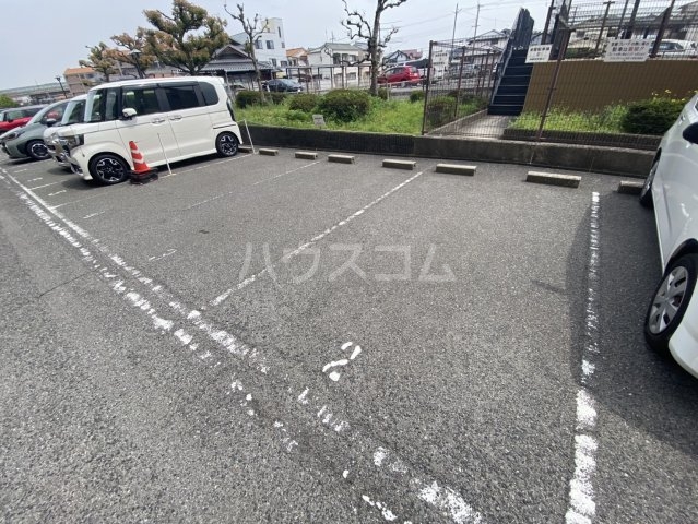 16/18 駐車場