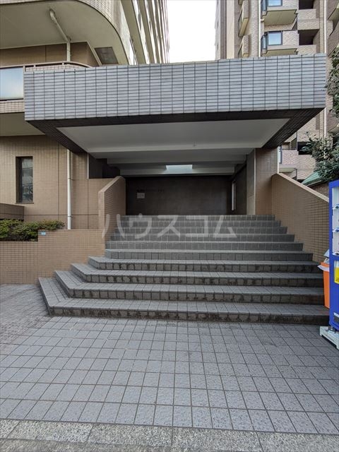 2/4 エントランス