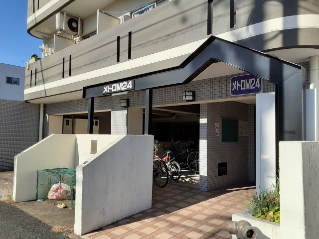 16/27 エントランス