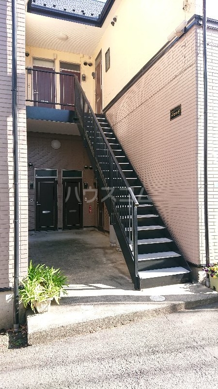 21/30 エントランス