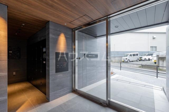 22/30 エントランス