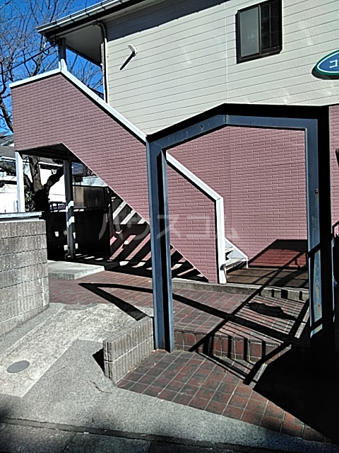 21/30 エントランス