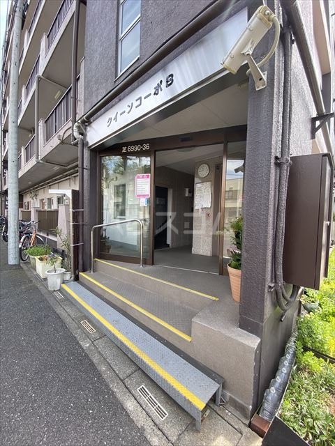 27/30 エントランス