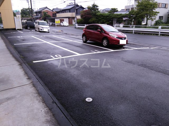23/26 駐車場