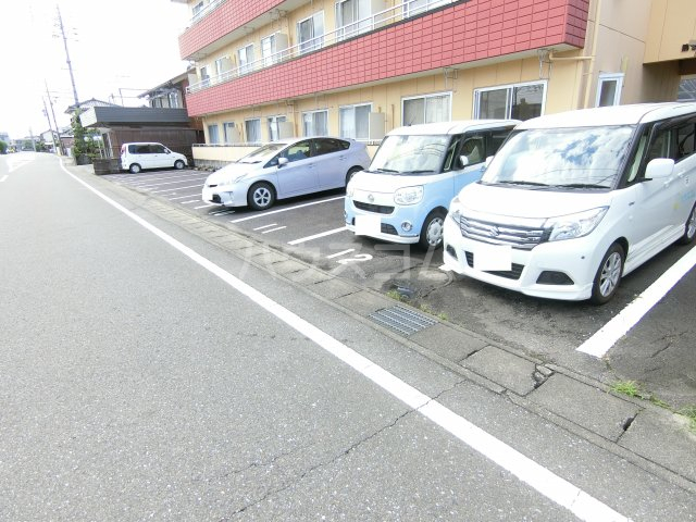 24/25 駐車場