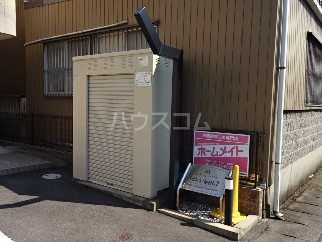 23/30 エントランス