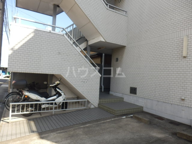 16/17 駐車場