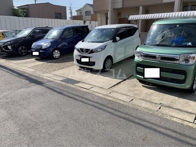 14/18 駐車場