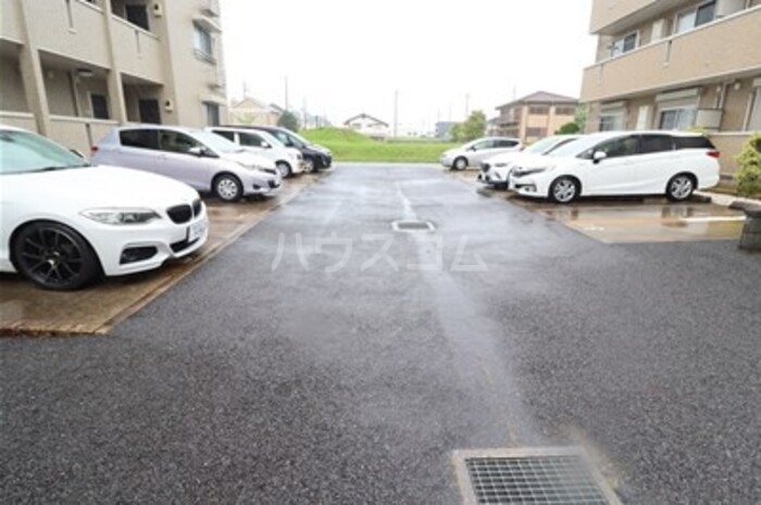 16/20 駐車場