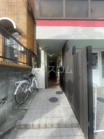 26/30 エントランス