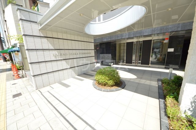 27/30 エントランス