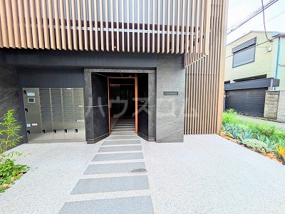 21/26 エントランス