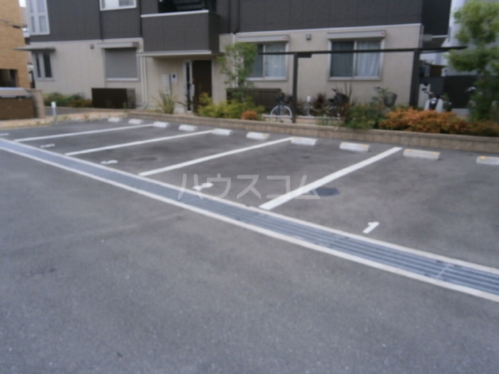 18/23 駐車場