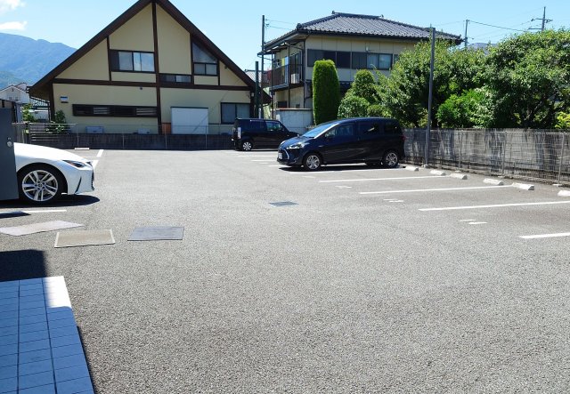 23/28 駐車場