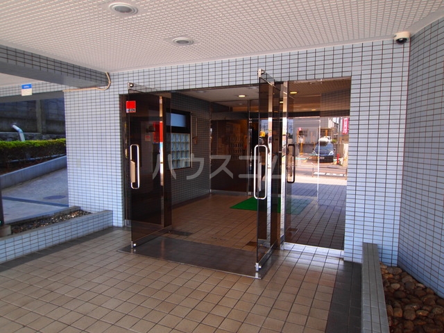 24/30 エントランス