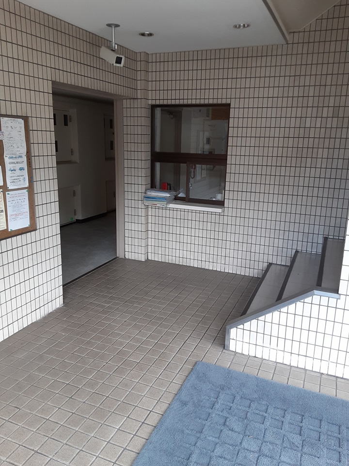 2/4 エントランス