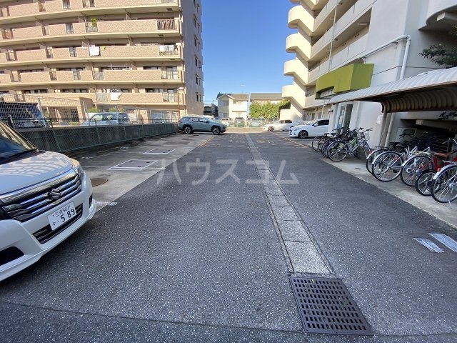 25/28 駐車場