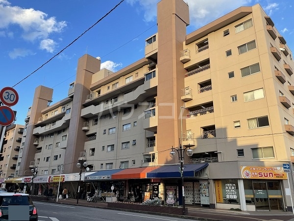 27/30 エントランス