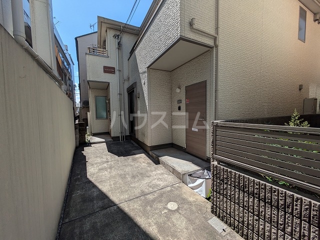 21/30 エントランス