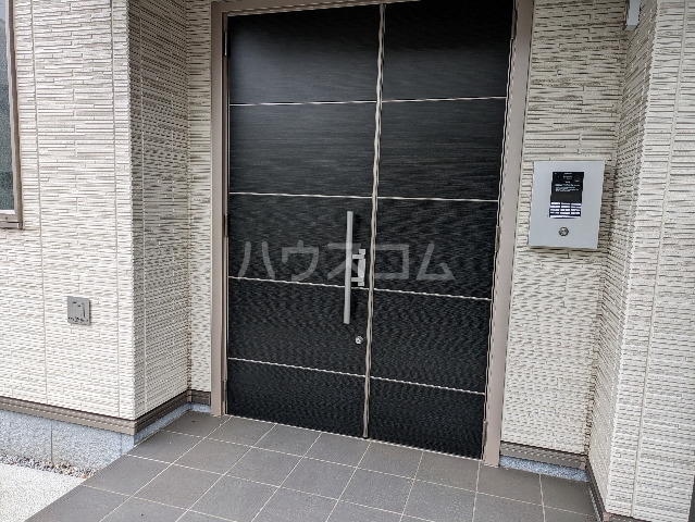 21/30 エントランス