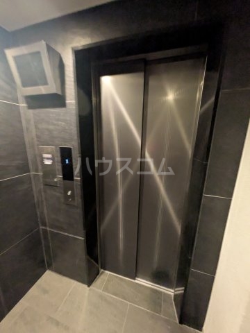 25/30 エントランス