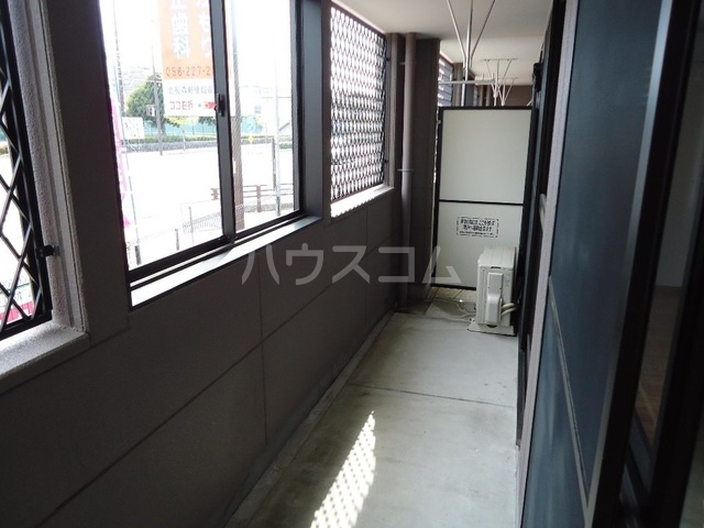 19/27 バルコニー