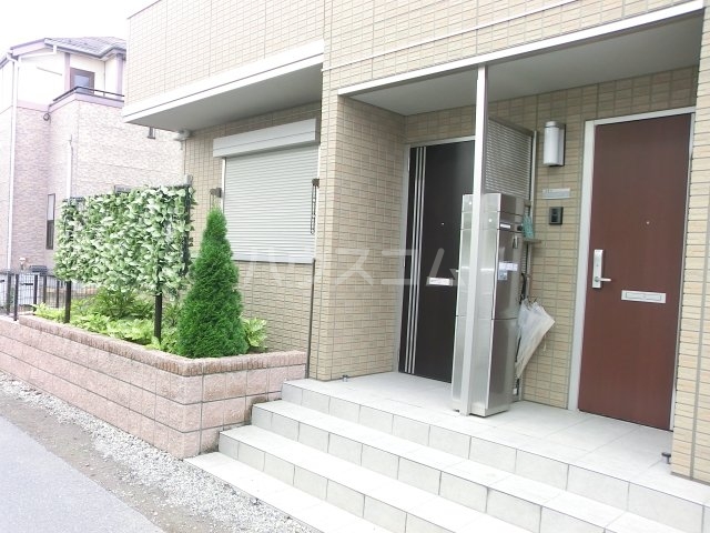 24/30 エントランス