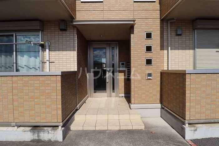 18/22 エントランス