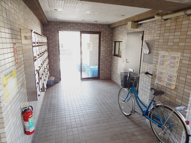 28/30 エントランス