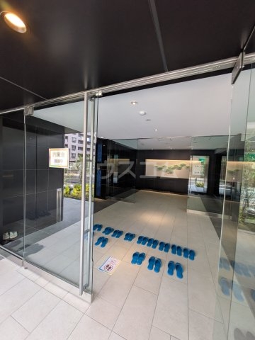 24/30 エントランス