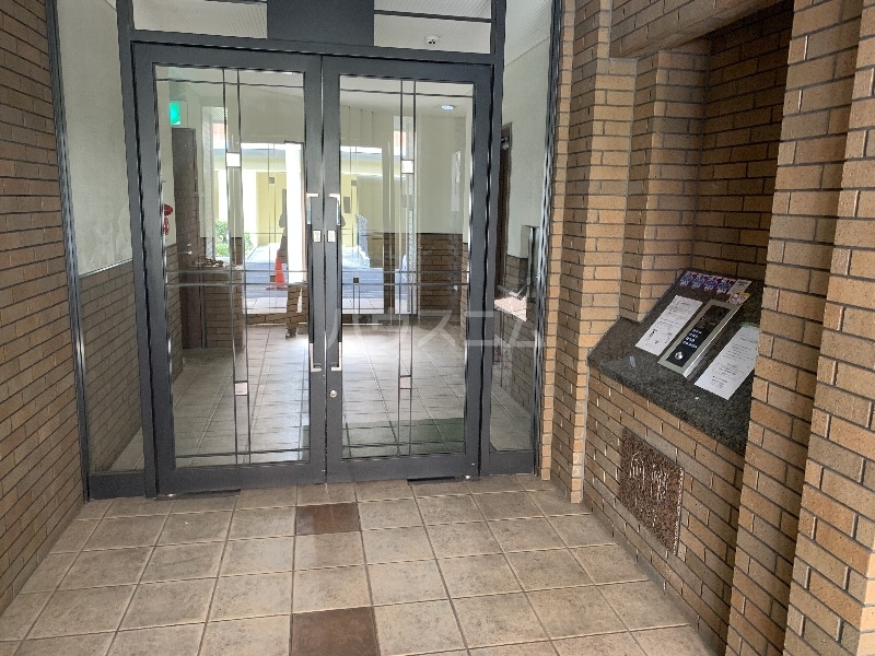 25/30 エントランス