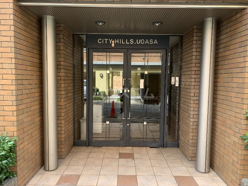 27/30 エントランス