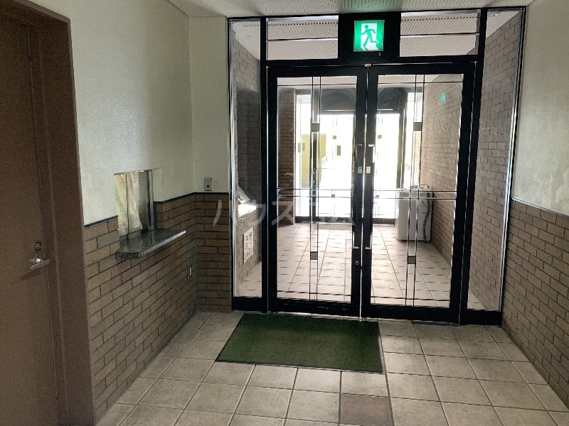 28/30 エントランス